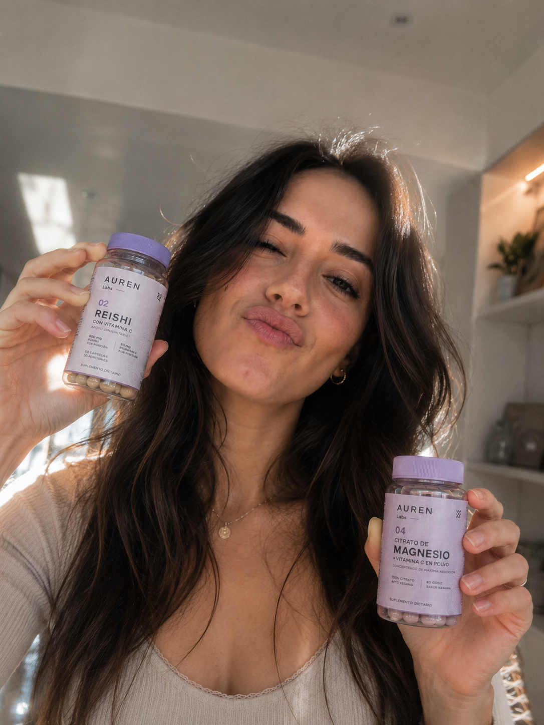 AUREN customer holding Reishi and Magnesium bottles